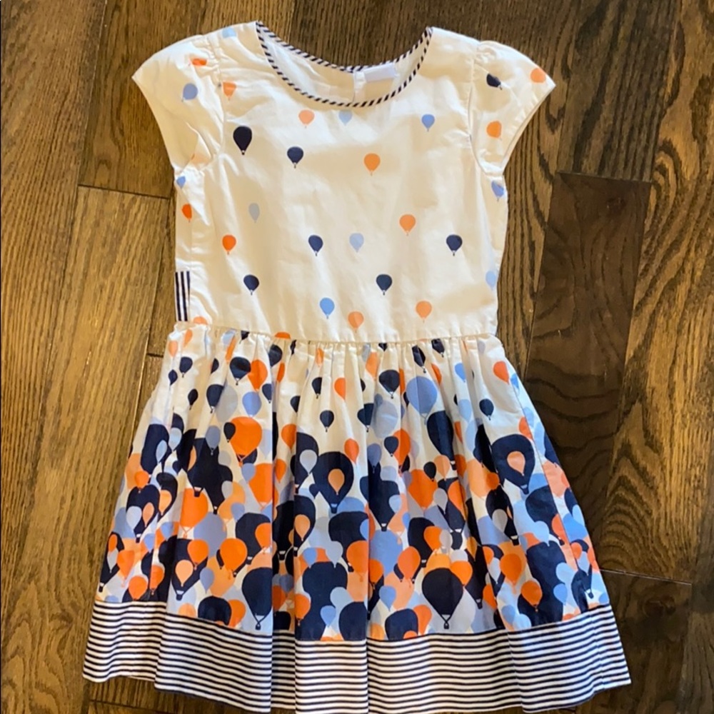 Up, up and Away in this sweet classic VGUC dress